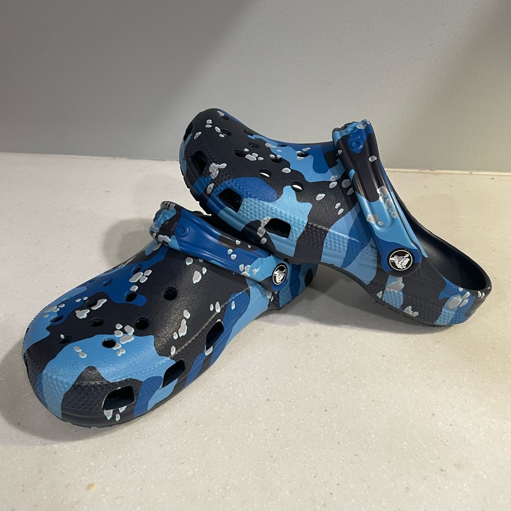 CROCS Boys Royal Blue & Navy Blue Camouflage - BRAND NEW